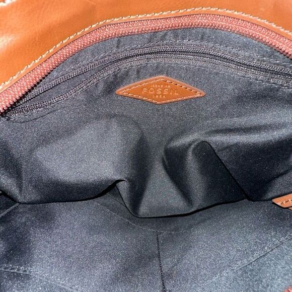 Fossil dual tone Leather Backpack - Missing one strap - Picture 10 of 12